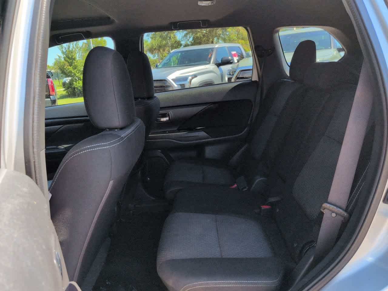 Used 2018 Mitsubishi Outlander LE FWD image 13