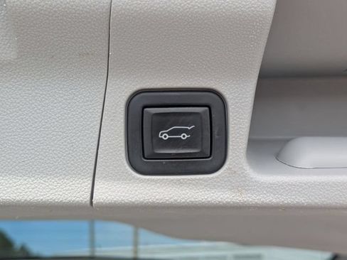 Used 2023 GMC Acadia SLT FWD image 32