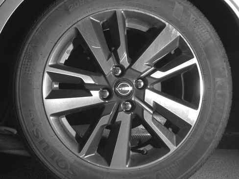 Used 2025 Nissan Versa SV FWD image 14