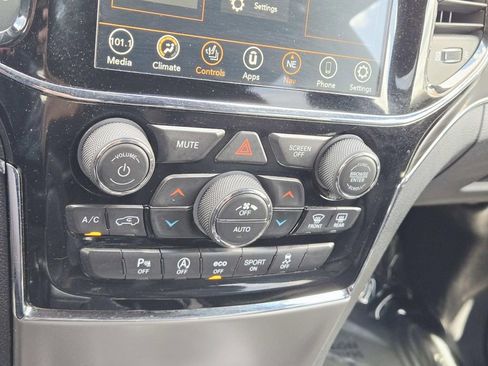 Used 2020 Jeep Grand Cherokee Limited AWD/4WD image 29