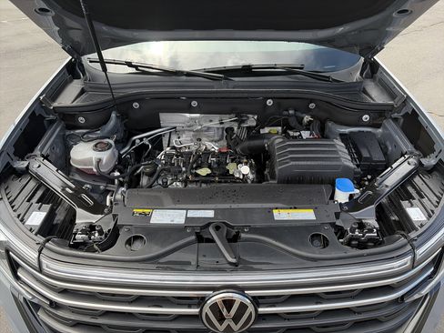 Used 2024 Volkswagen Atlas Peak Edition SE AWD/4WD image 35