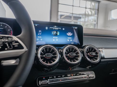 New 2026 Mercedes-Benz GLB 250 4MATIC image 33