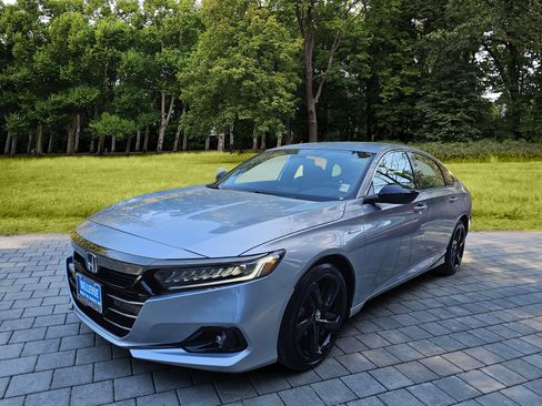 Used 2022 Honda Accord Sport image 3