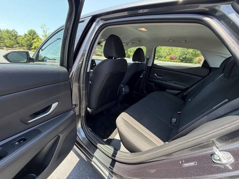 Used 2022 Hyundai Elantra SEL FWD image 13