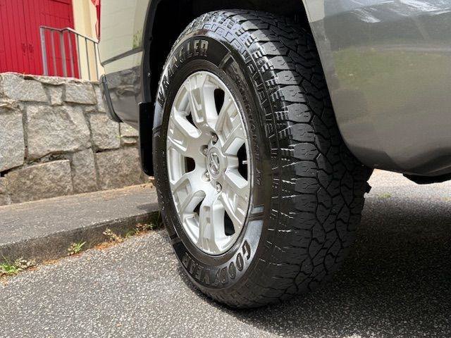 Used 2021 Nissan Titan SV w/ SV Convenience Package RWD image 38