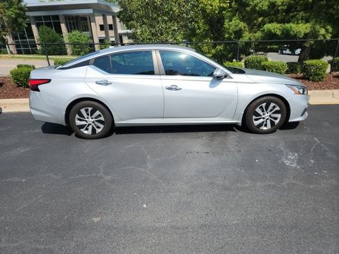 Used 2020 Nissan Altima 2.5 S FWD image 16