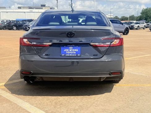 Used 2025 Toyota Camry SE w/ Convenience Package FWD image 6