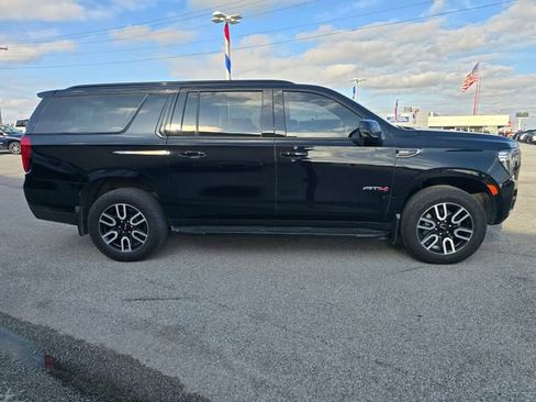 Used 2024 GMC Yukon XL AT4 w/ Technology Package AWD/4WD image 2