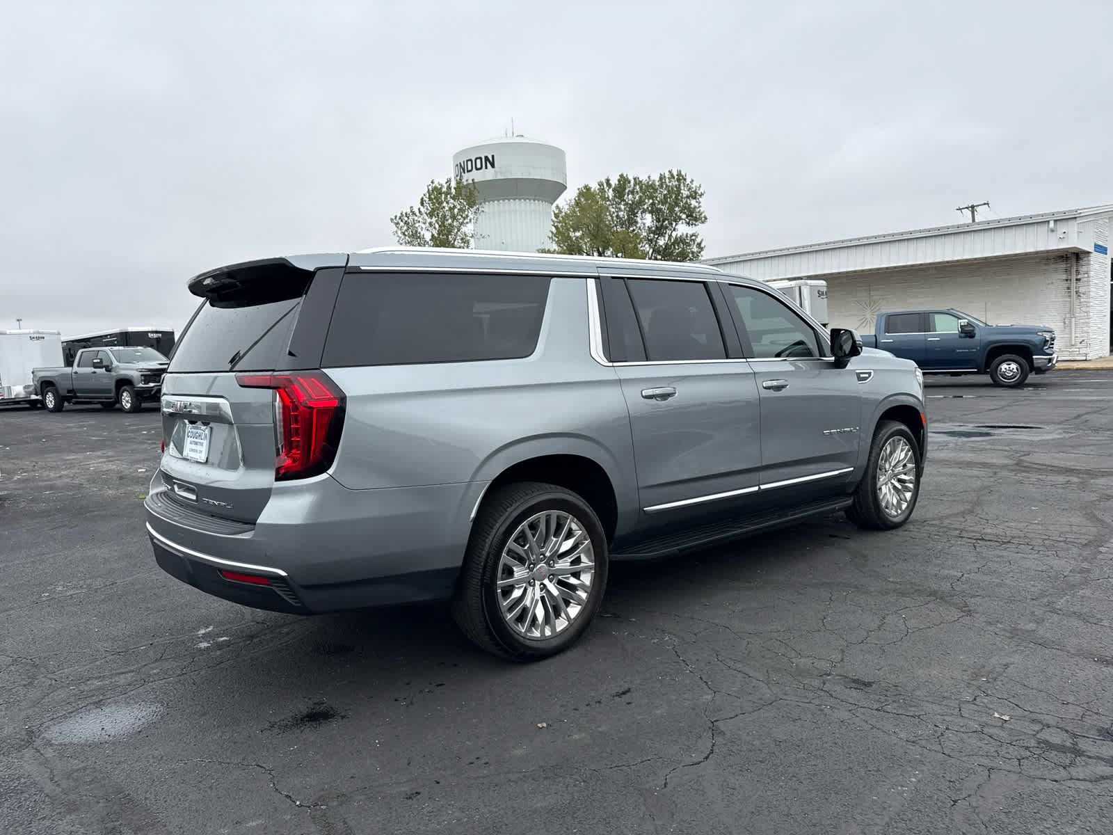 Certified 2023 GMC Yukon XL Denali AWD/4WD image 5