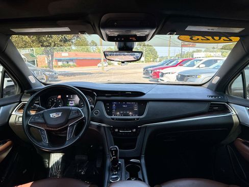 Used 2023 Cadillac XT5 Premium Luxury w/ Technology Package FWD image 2