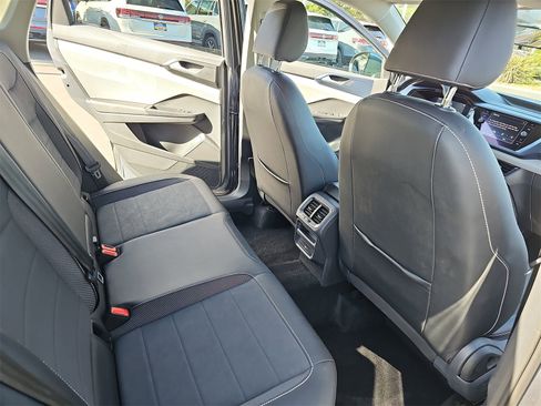 Used 2022 Volkswagen Taos SE image 11