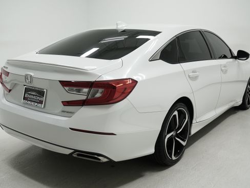 Used 2018 Honda Accord Sport image 4