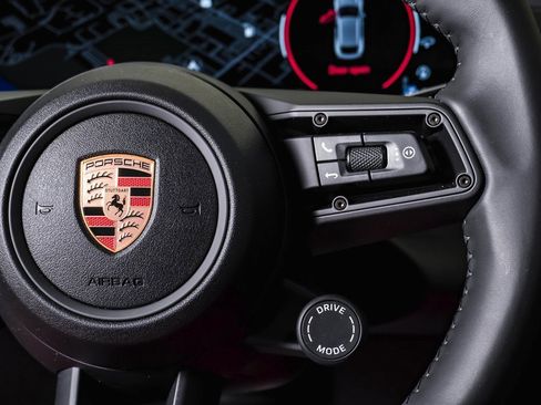 New 2025 Porsche Macan 4S Electric image 19