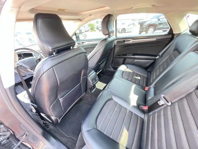 Used 2017 Ford Fusion SE w/ Equipment Group 201A FWD image 17