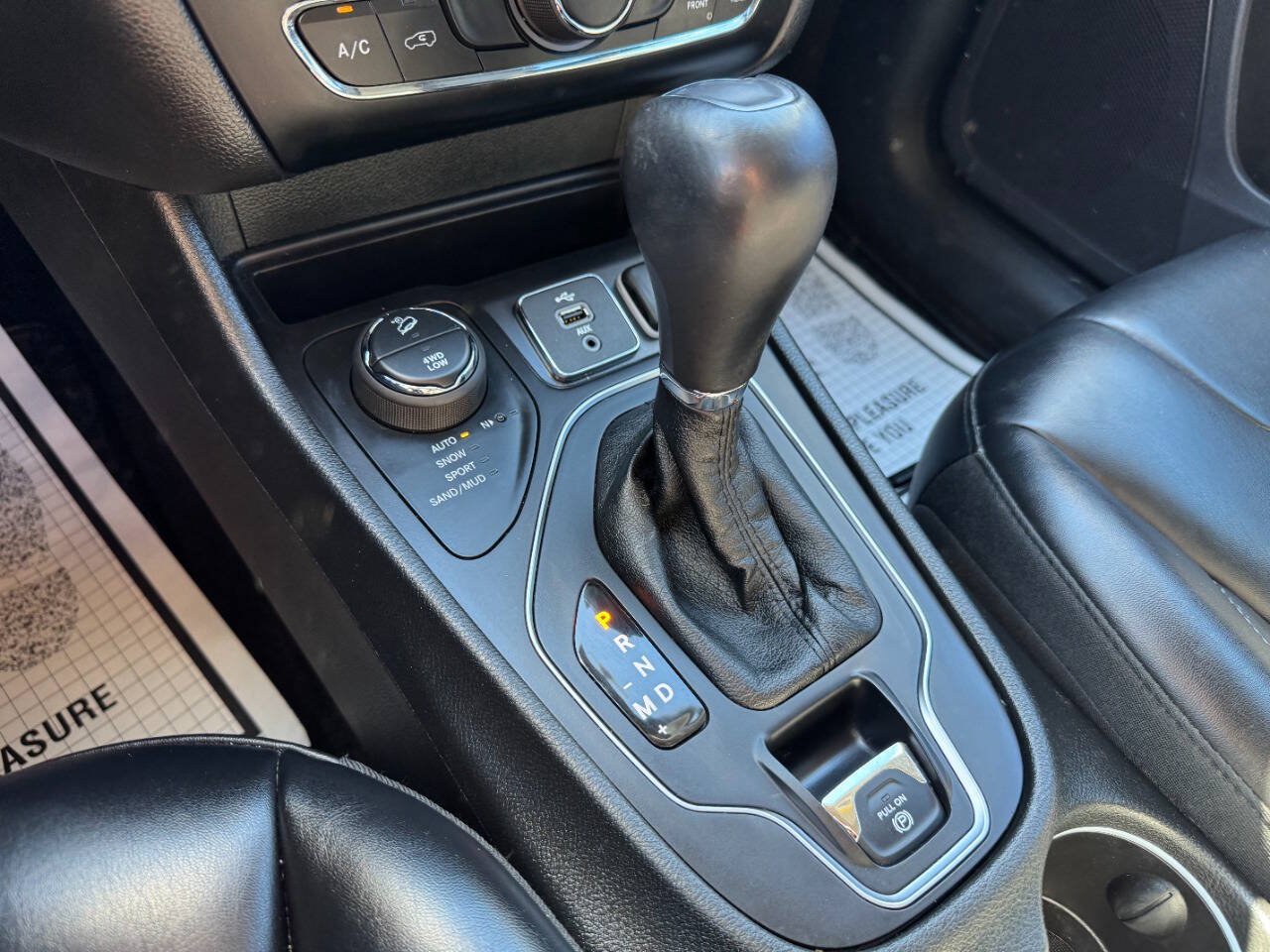 Used 2019 Jeep Cherokee Latitude Plus w/ Cold Weather Group AWD/4WD image 48