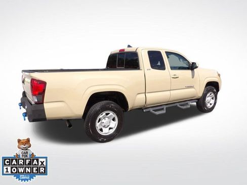 Used 2018 Toyota Tacoma SR5 RWD image 14
