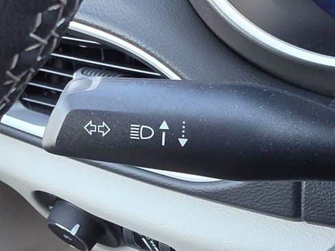 Used 2024 Chrysler Pacifica Touring-L FWD image 39