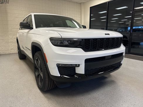 New 2025 Jeep Grand Cherokee L Limited w/ Black Appearance Package image 8