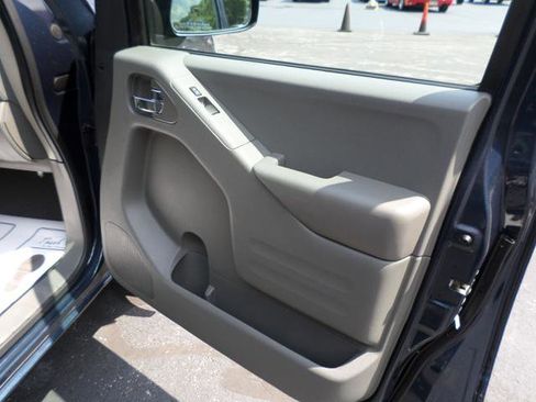 Used 2020 Nissan Frontier SV image 33