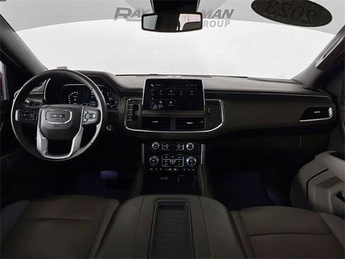 Used 2023 GMC Yukon SLT w/ SLT Luxury Package image 24