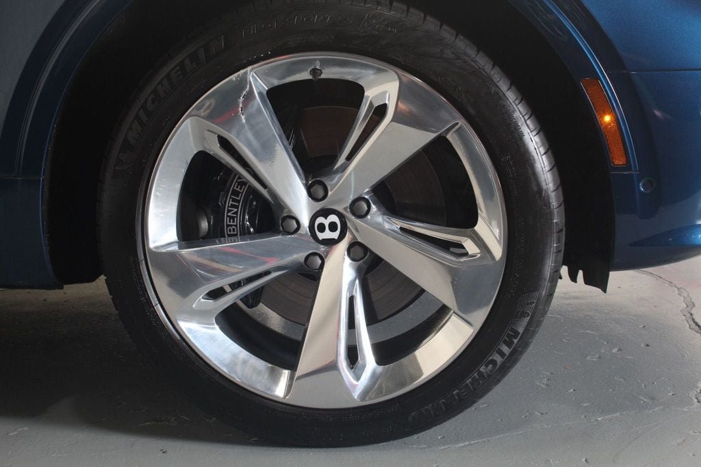 Used 2022 Bentley Bentayga AWD/4WD image 21
