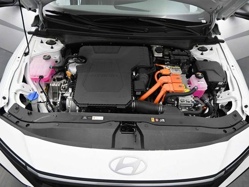 Used 2025 Hyundai Elantra SEL FWD image 23