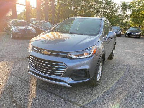 Used 2019 Chevrolet Trax LT w/ LT Convenience Package AWD/4WD image 2