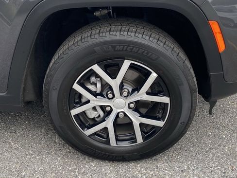 Used 2025 Jeep Grand Cherokee Limited image 11