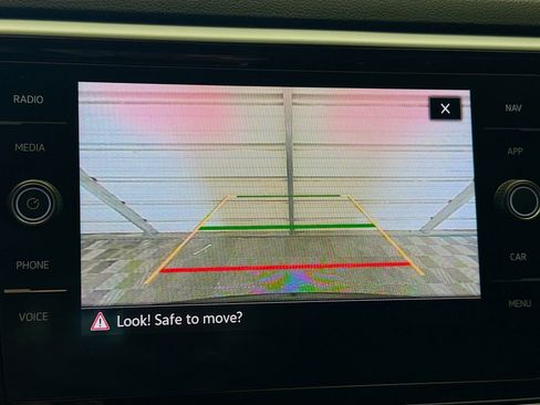 Used 2022 Volkswagen Atlas SEL Premium image 17