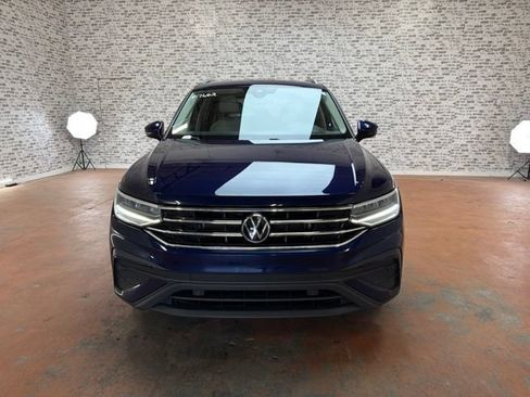 Used 2023 Volkswagen Tiguan SE AWD/4WD image 2
