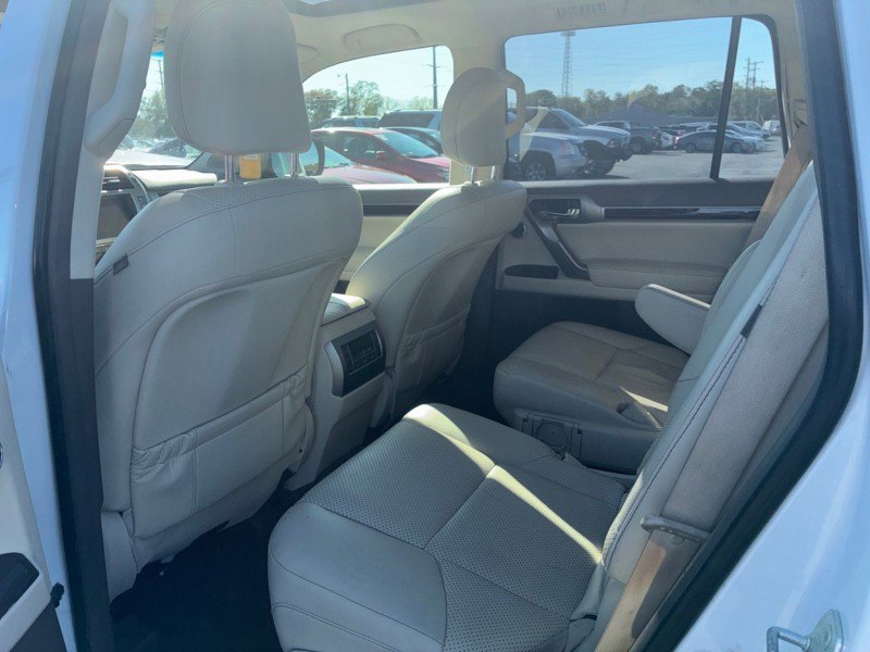 Used 2017 Lexus GX 460 Luxury AWD/4WD image 3
