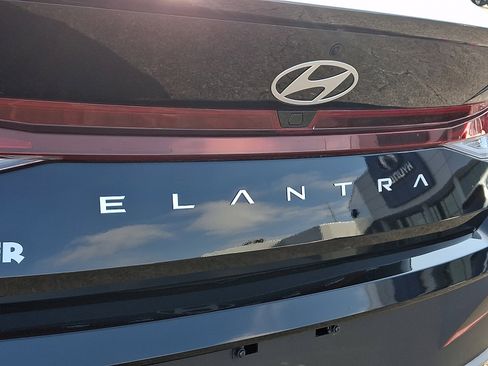 Certified 2025 Hyundai Elantra Sport image 30