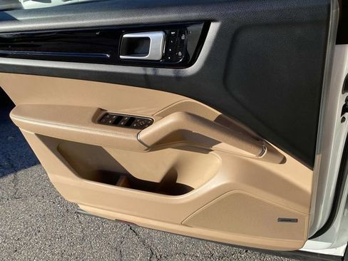 Used 2021 Porsche Cayenne image 15