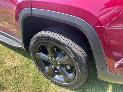 Used 2023 Jeep Grand Cherokee Limited w/ Luxury Tech Group II image 9