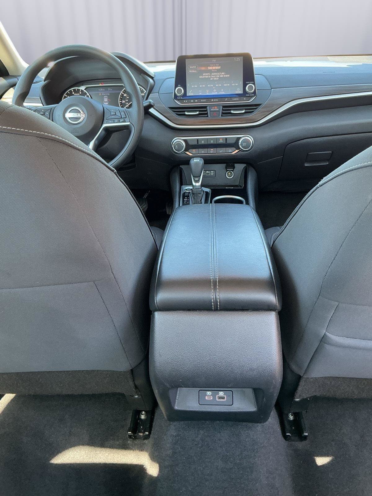 Used 2024 Nissan Altima 2.5 SV FWD image 23