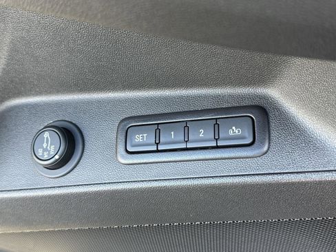 Used 2020 Chevrolet Equinox Premier image 16