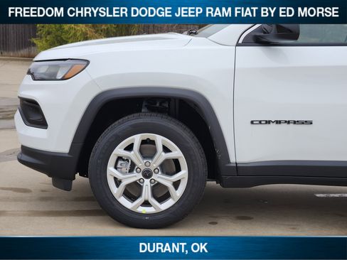 New 2026 Jeep Compass Latitude image 7