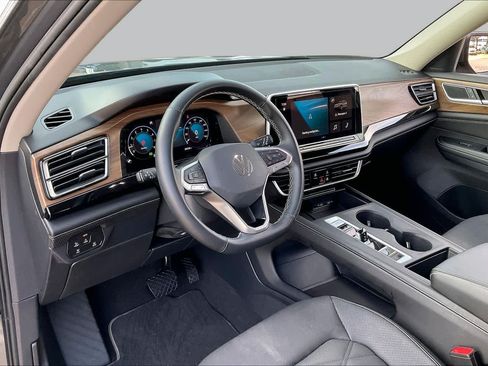 Used 2025 Volkswagen Atlas SE AWD/4WD image 15
