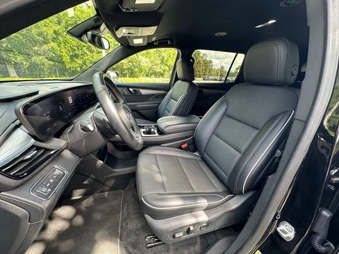 Used 2025 Buick Enclave Preferred FWD image 11