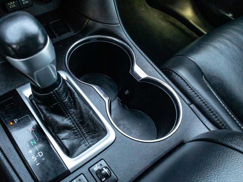 Certified 2019 Toyota Highlander XLE FWD image 28