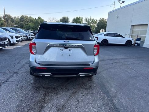 Used 2021 Ford Explorer XLT w/ Equipment Group 202A RWD image 4