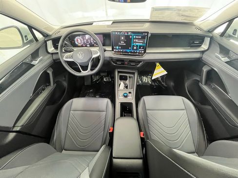 New 2026 Volkswagen Tiguan SE image 13