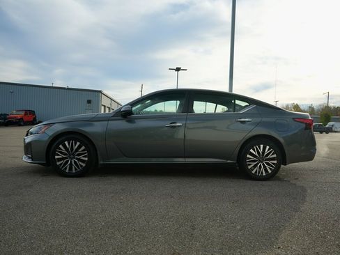 Used 2023 Nissan Altima 2.5 SV w/ SV Premium Package image 4