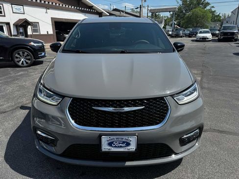Used 2025 Chrysler Pacifica Select FWD image 14