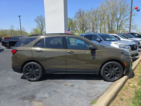 Used 2023 Chevrolet Equinox RS image 2
