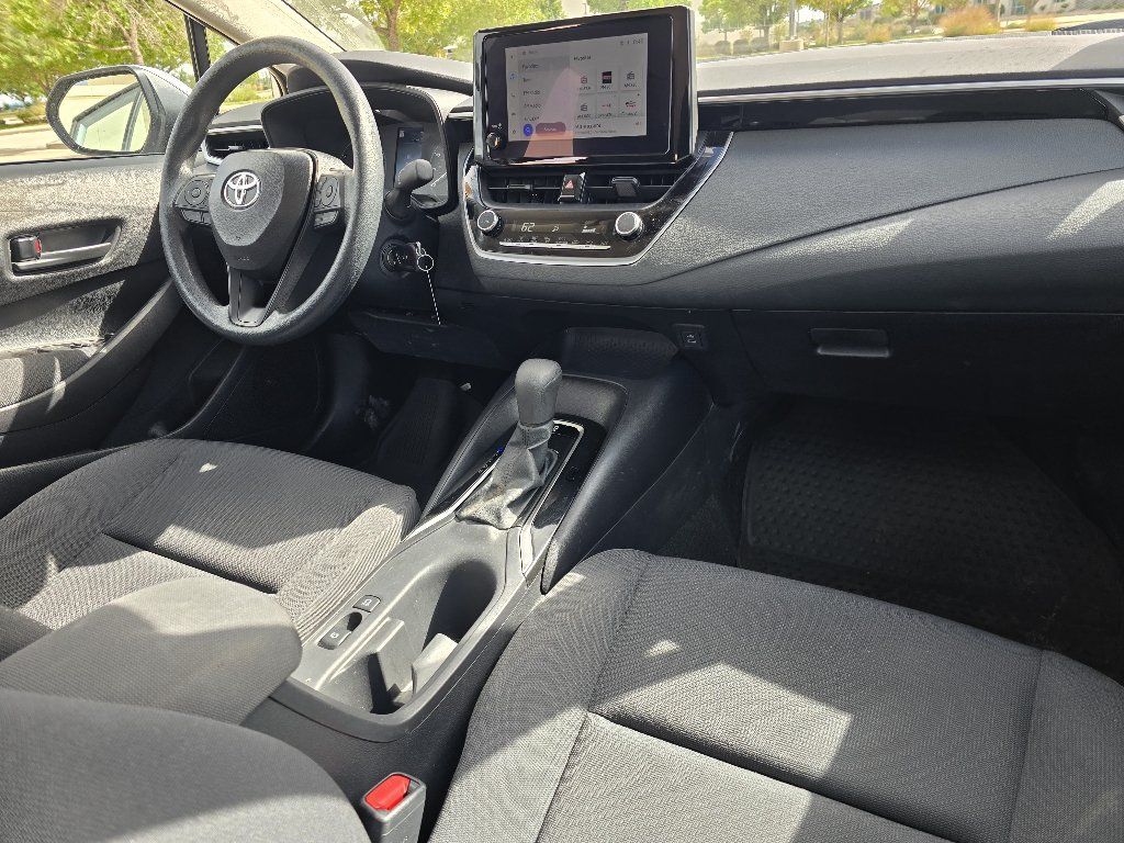 Used 2025 Toyota Corolla LE FWD image 27