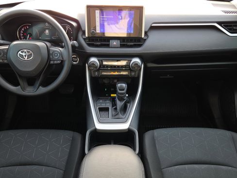 Certified 2025 Toyota RAV4 XLE image 18