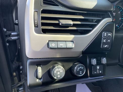 Used 2020 GMC Yukon XL Denali w/ Denali Premium Package image 14