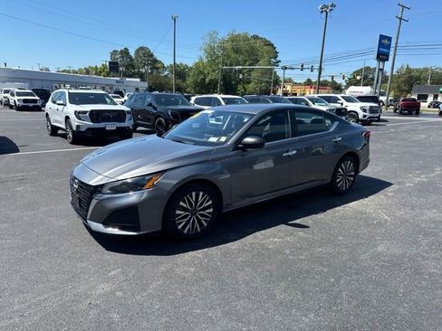 Used 2024 Nissan Altima 2.5 SV FWD image 14