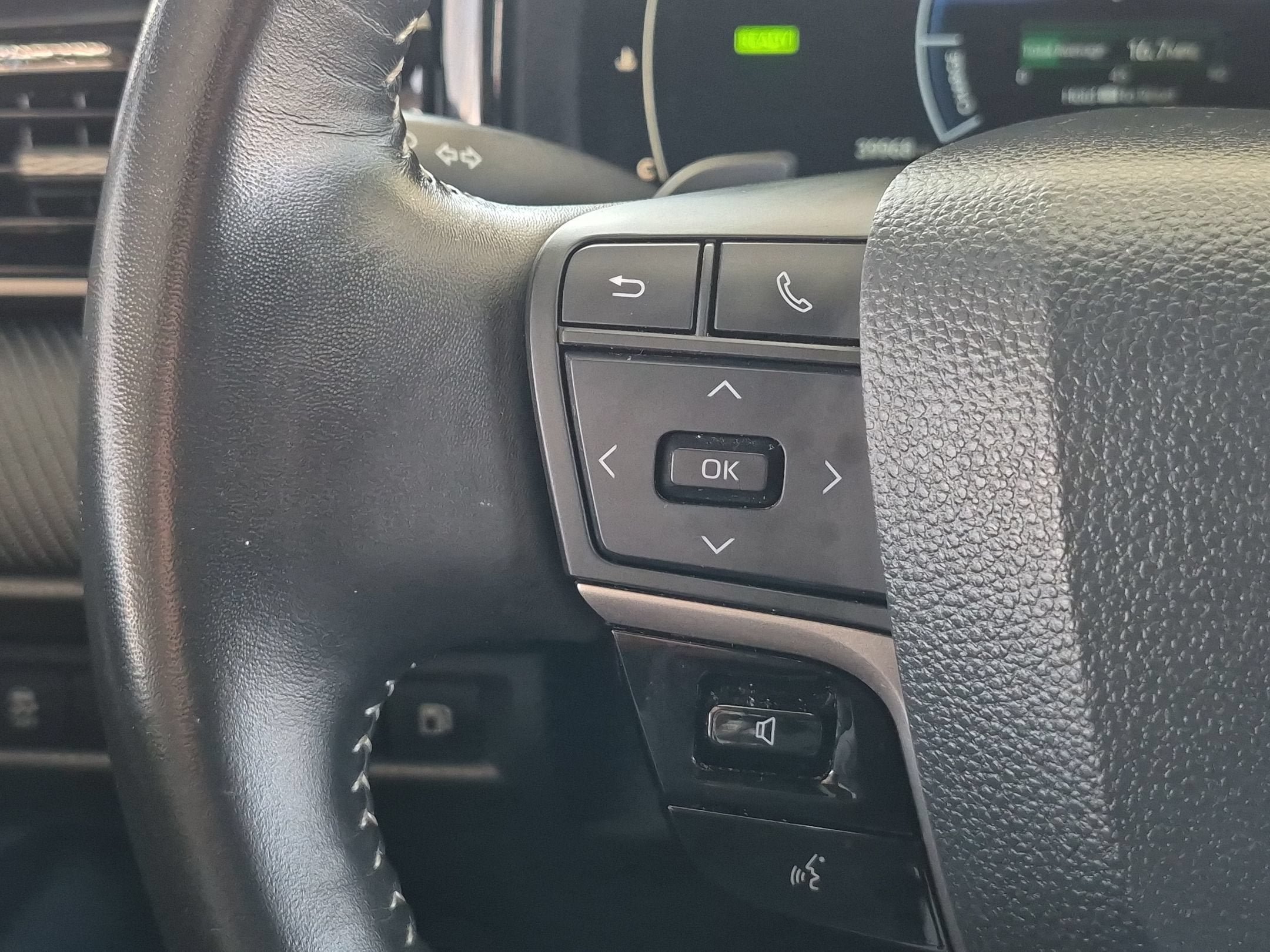 Used 2025 Toyota Camry SE FWD image 16
